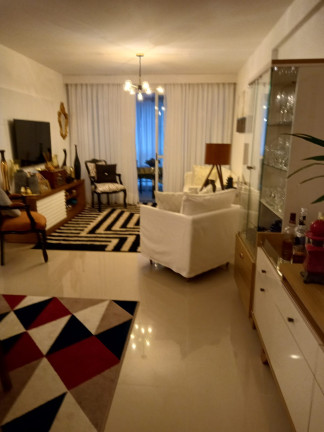 Imagem Imóvel com 3 Quartos à Venda, 128 m² em Icaraí - Niterói Imagem Imóvel com 3 Quartos à Venda, 128 m² em Icaraí - Niterói