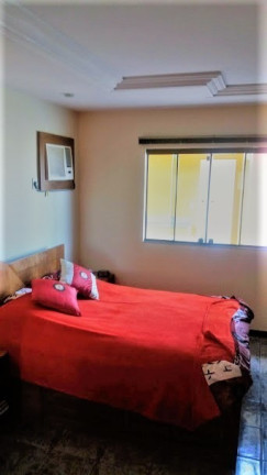 Imagem Casa com 5 Quartos à Venda, 700 m²