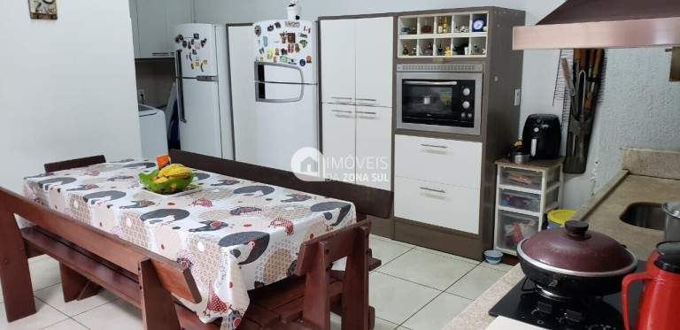 Imagem Casa com 2 Quartos à Venda, 100 m²