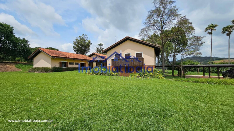 Fazenda à Venda, 2 m² em Centro - Amparo