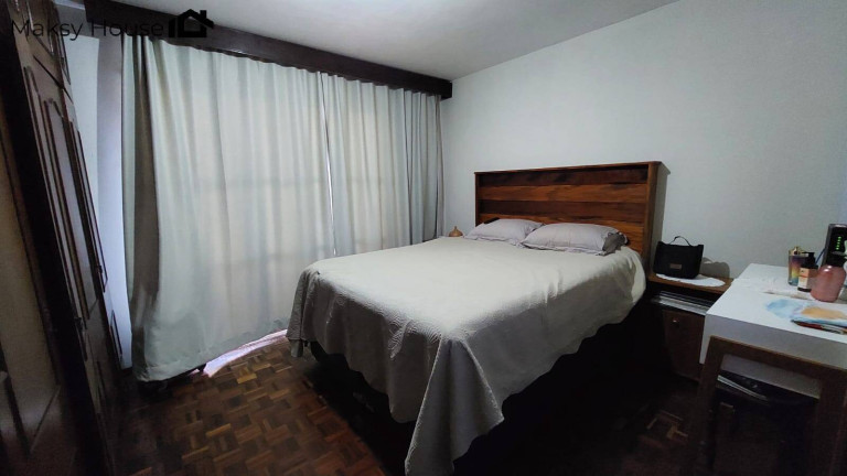 Imagem Casa com 4 Quartos à Venda, em Boqueirão - Curitiba Imagem Casa com 4 Quartos à Venda, em Boqueirão - Curitiba