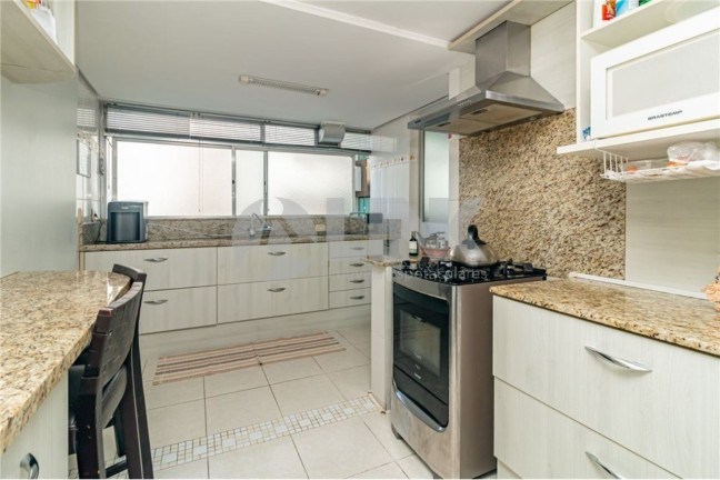 Imagem Apartamento com 3 Quartos à Venda, 144 m² em Moinhos De Vento - Porto Alegre