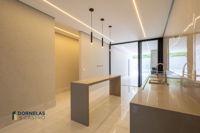 Imagem Casa com 3 Quartos à Venda, 400 m² em Guará I - Brasília Imagem Casa com 3 Quartos à Venda, 400 m² em Guará I - Brasília