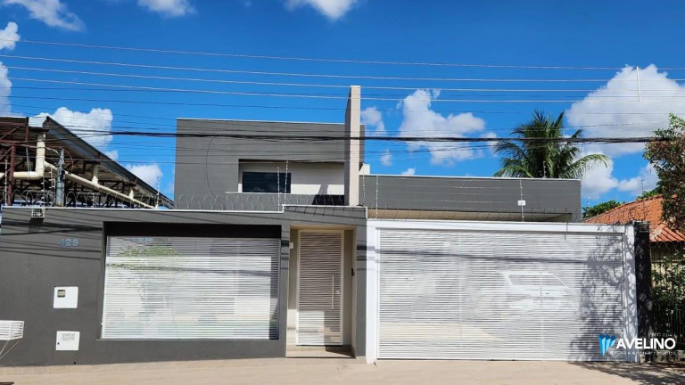 Sobrado com 3 Quartos à Venda, 260 m² em Amambaí - Campo Grande