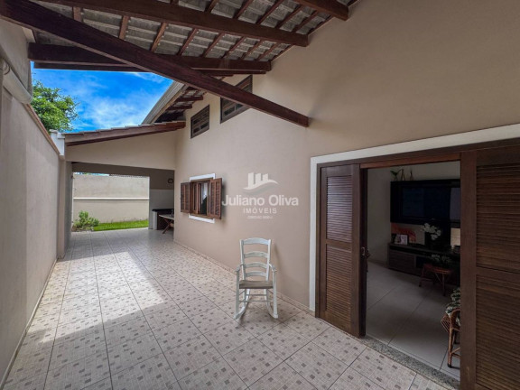 Imagem Casa com 3 Quartos à Venda, 145 m² em Barra Do Sai - Itapoá