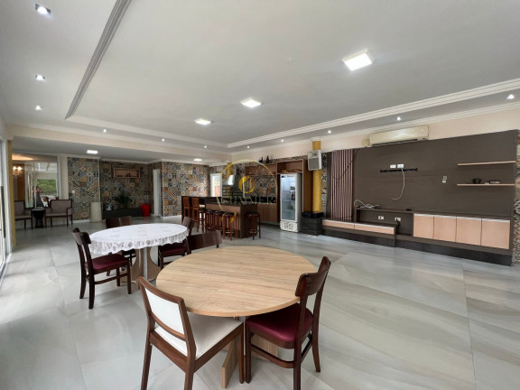 Imagem Casa com 8 Quartos à Venda, 700 m² em Guarujá Imagem Casa com 8 Quartos à Venda, 700 m² em Guarujá