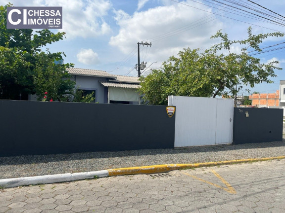 Imagem Casa com 2 Quartos à Venda, 300 m² em Espinheiros - Itajaí Imagem Casa com 2 Quartos à Venda, 300 m² em Espinheiros - Itajaí