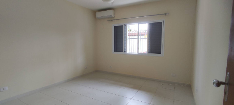 Imagem Casa com 3 Quartos à Venda, 300 m² em Florida - Peruíbe Imagem Casa com 3 Quartos à Venda, 300 m² em Florida - Peruíbe