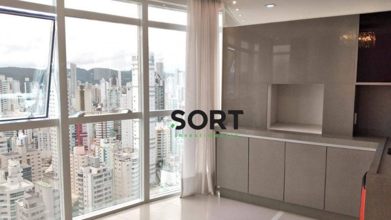 Imagem Apartamento com 3 Quartos à Venda, 130 m² em Centro - Balneário Camboriú