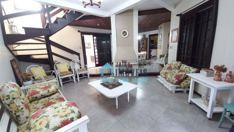 Imagem Sobrado com 5 Quartos à Venda, 210 m² em Centro - Imbé