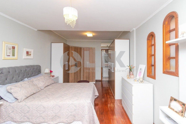 Imagem Casa com 3 Quartos à Venda, 234 m² em Petrópolis - Porto Alegre Imagem Casa com 3 Quartos à Venda, 234 m² em Petrópolis - Porto Alegre