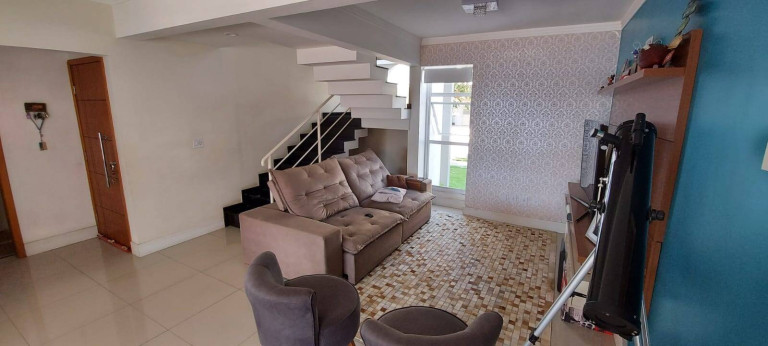 Imagem Sobrado com 3 Quartos à Venda, 300 m² em Piracangaguá - Taubaté Imagem Sobrado com 3 Quartos à Venda, 300 m² em Piracangaguá - Taubaté