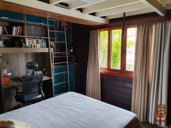 Imagem Casa com 4 Quartos à Venda, em Lagoa Da Conceição - Florianópolis Imagem Casa com 4 Quartos à Venda, em Lagoa Da Conceição - Florianópolis