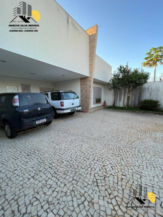 Imagem Casa com 4 Quartos à Venda, 360 m² em Santa Mônica - Uberlândia Imagem Casa com 4 Quartos à Venda, 360 m² em Santa Mônica - Uberlândia