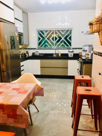 Imagem Casa com 3 Quartos à Venda, 200 m²