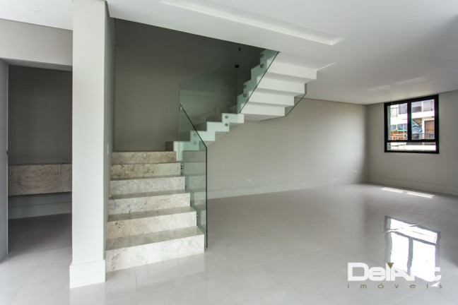 Imagem Casa com 3 Quartos à Venda, 226 m² em Uberaba - Curitiba Imagem Casa com 3 Quartos à Venda, 226 m² em Uberaba - Curitiba