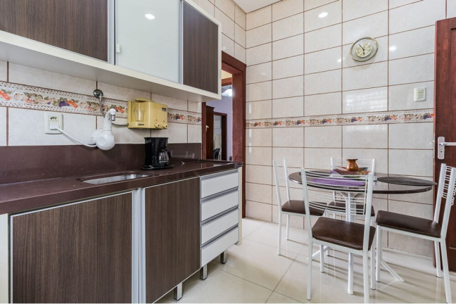 Imagem Casa com 2 Quartos à Venda, 250 m² em Vila Ipiranga - Porto Alegre Imagem Casa com 2 Quartos à Venda, 250 m² em Vila Ipiranga - Porto Alegre