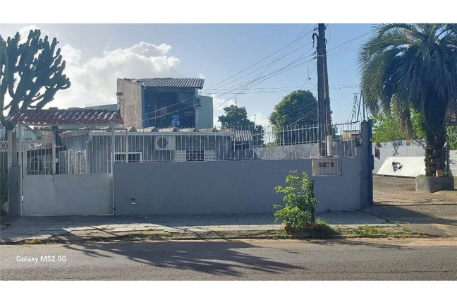 Casa com 3 Quartos à Venda,  em Partenon - Porto Alegre