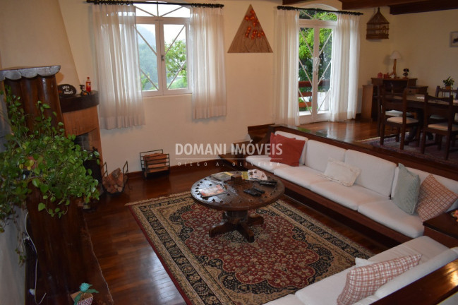 Imagem Casa com 4 Quartos à Venda, 196 m² em Região Do Alto Da Vila Inglesa - Campos Do Jordão Imagem Casa com 4 Quartos à Venda, 196 m² em Região Do Alto Da Vila Inglesa - Campos Do Jordão