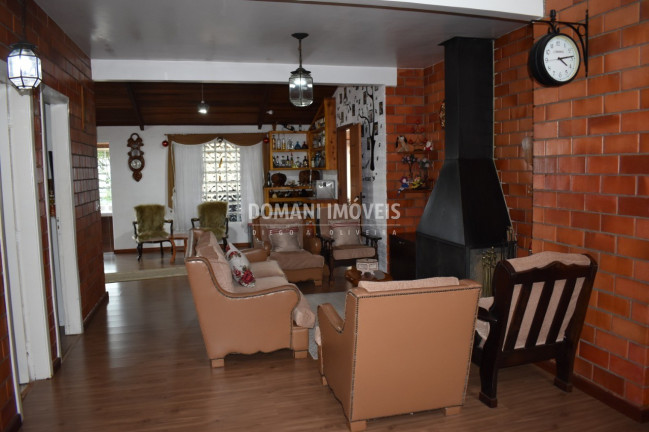 Imagem Casa com 4 Quartos à Venda, 195 m² em Região Do Alto Do Capivari - Campos Do Jordão Imagem Casa com 4 Quartos à Venda, 195 m² em Região Do Alto Do Capivari - Campos Do Jordão