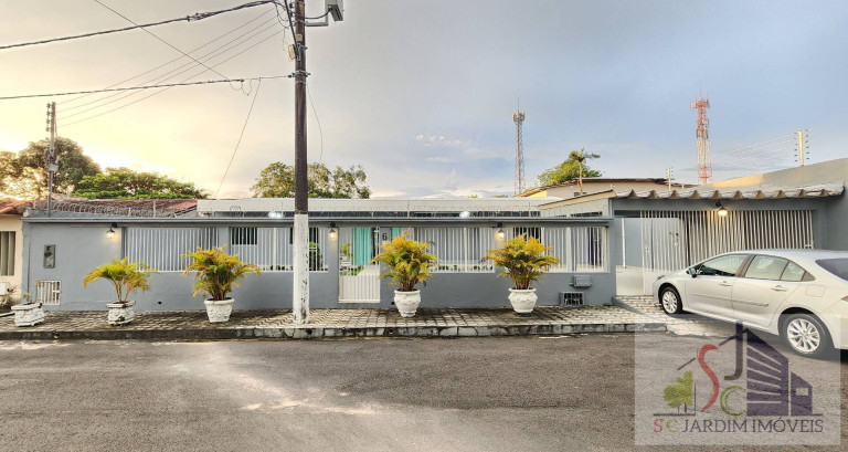 Casa com 4 Quartos à Venda, 283 m² em Adrianópolis - Manaus