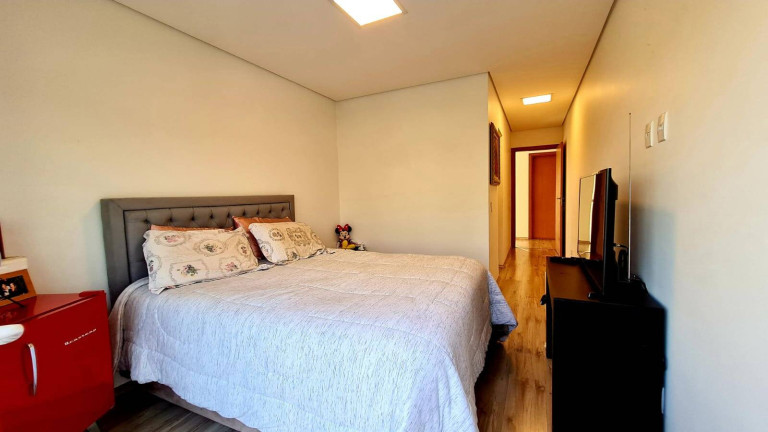 Imagem Casa com 5 Quartos à Venda, em Granja Viana - Carapicuíba Imagem Casa com 5 Quartos à Venda, em Granja Viana - Carapicuíba