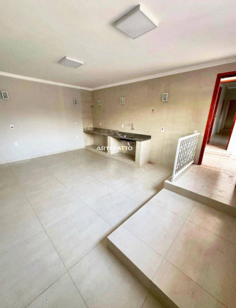 Imagem Imóvel com 3 Quartos à Venda, 288 m² Imagem Imóvel com 3 Quartos à Venda, 288 m²