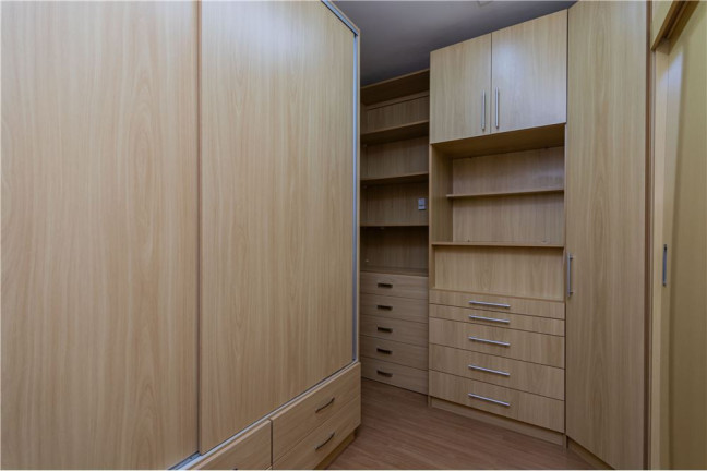 Imagem Casa com 4 Quartos à Venda, 330 m² em Nonoai - Porto Alegre Imagem Casa com 4 Quartos à Venda, 330 m² em Nonoai - Porto Alegre