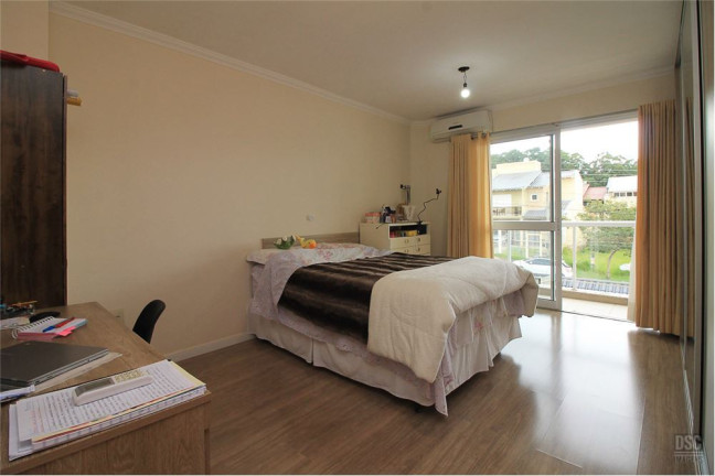 Imagem Casa com 3 Quartos à Venda, em Guarujá - Porto Alegre Imagem Casa com 3 Quartos à Venda, em Guarujá - Porto Alegre