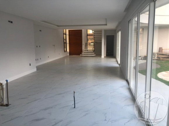 Imagem Casa com 3 Quartos à Venda, 240 m² em Santa Regina - Camboriú Imagem Casa com 3 Quartos à Venda, 240 m² em Santa Regina - Camboriú