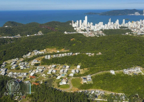 Imagem Casa com 4 Quartos à Venda, 100 m² em Ariribá - Balneário Camboriú Imagem Casa com 4 Quartos à Venda, 100 m² em Ariribá - Balneário Camboriú