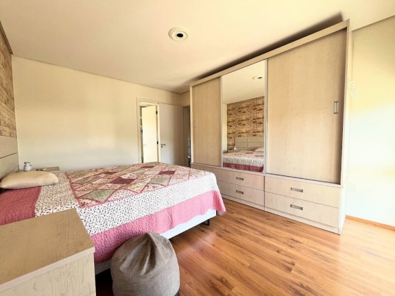 Imagem Casa com 3 Quartos à Venda, 300 m² em Vila Nova - Porto Alegre Imagem Casa com 3 Quartos à Venda, 300 m² em Vila Nova - Porto Alegre