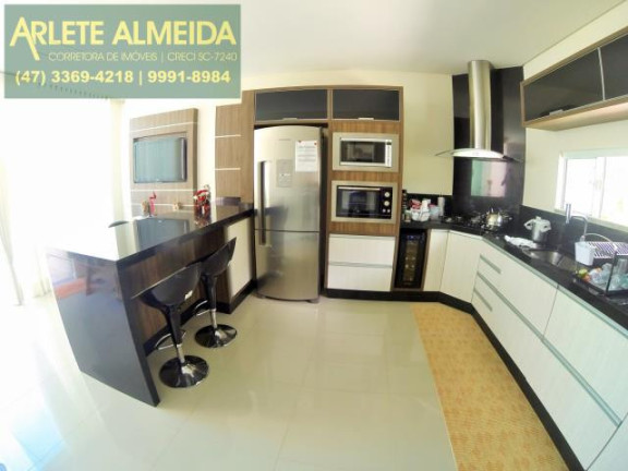 Imagem Casa com 3 Quartos à Venda, 400 m² em Centro - Porto Belo Imagem Casa com 3 Quartos à Venda, 400 m² em Centro - Porto Belo