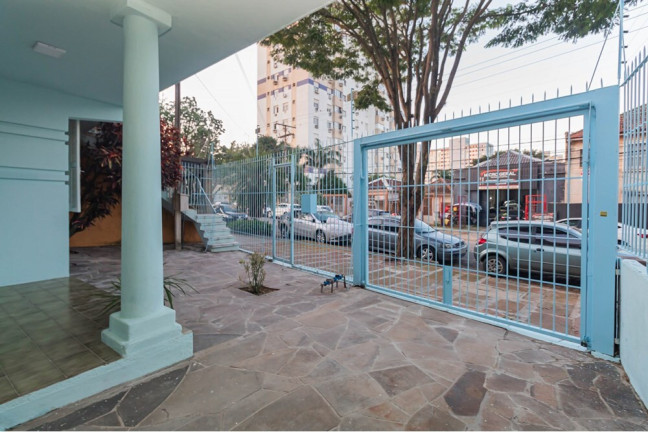Imagem Casa com 6 Quartos à Venda, 190 m² em Santana - Porto Alegre Imagem Casa com 6 Quartos à Venda, 190 m² em Santana - Porto Alegre
