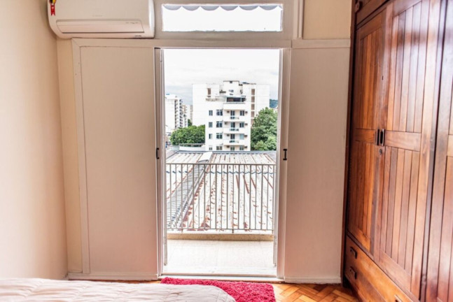 Imagem Imóvel com 3 Quartos à Venda, 120 m² em Tijuca - Rio De Janeiro Imagem Imóvel com 3 Quartos à Venda, 120 m² em Tijuca - Rio De Janeiro