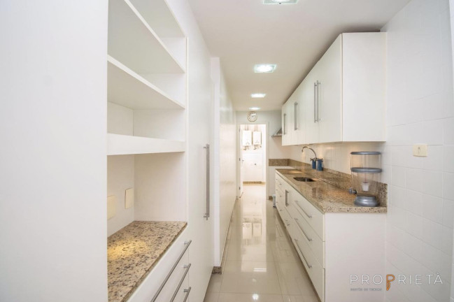 Imagem Apartamento com 2 Quartos à Venda,  em Humaitá - Rio De Janeiro