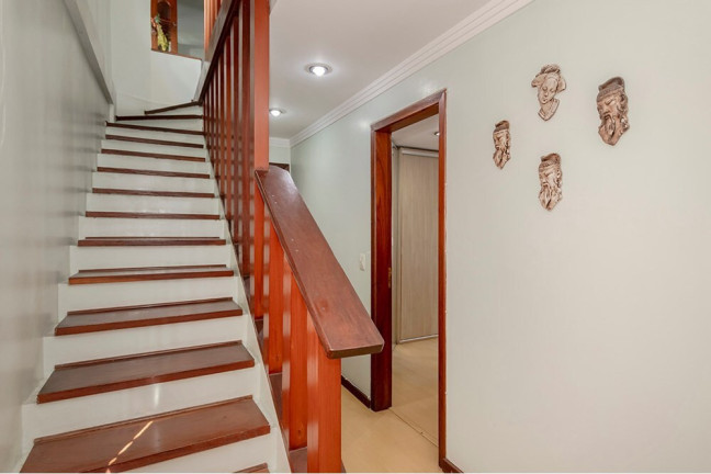 Imagem Casa com 8 Quartos à Venda, 430 m² em Partenon - Porto Alegre Imagem Casa com 8 Quartos à Venda, 430 m² em Partenon - Porto Alegre