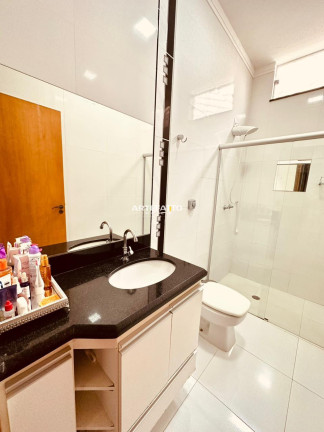 Imagem Casa com 3 Quartos à Venda, 200 m² Imagem Casa com 3 Quartos à Venda, 200 m²