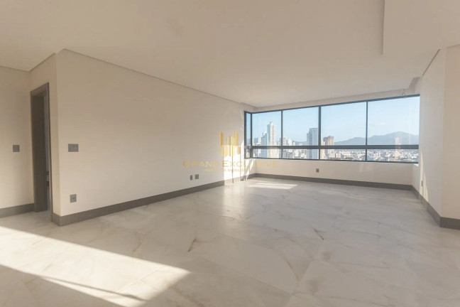 Imagem Apartamento com 3 Quartos à Venda, 130 m² em Centro - Balneário Camboriú
