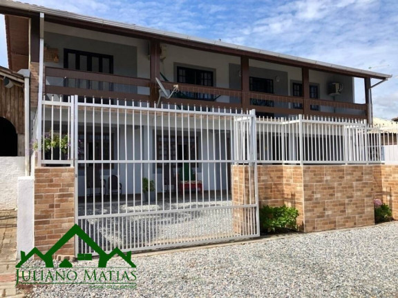 Sobrado com 6 Quartos à Venda, 220 m² em Centro - Balneário Barra Do Sul