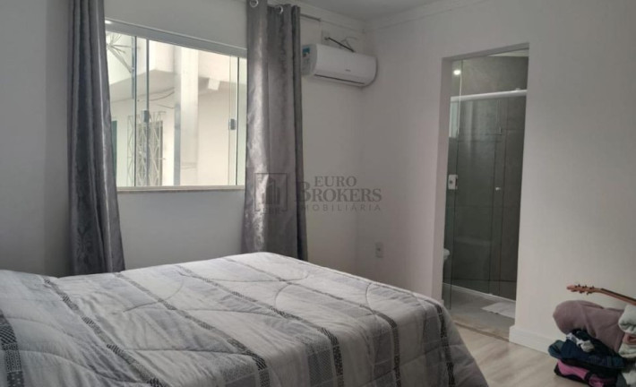 Imagem Sobrado com 3 Quartos à Venda, 305 m² em Centro - Balneário Camboriú Imagem Sobrado com 3 Quartos à Venda, 305 m² em Centro - Balneário Camboriú