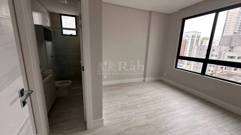 Imagem Apartamento com 4 Quartos à Venda, 146 m² em Pioneiros - Balneário Camboriú