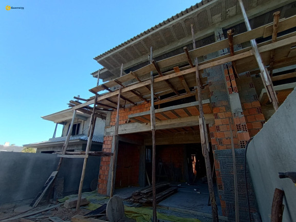 Imagem Casa com 3 Quartos à Venda, em Lagoa Da Conceição - Florianópolis Imagem Casa com 3 Quartos à Venda, em Lagoa Da Conceição - Florianópolis