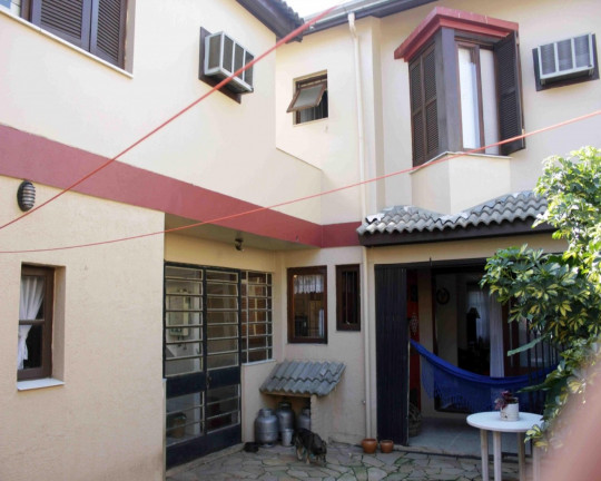 Imagem Casa com 5 Quartos à Venda, 207 m² em Medianeira - Porto Alegre