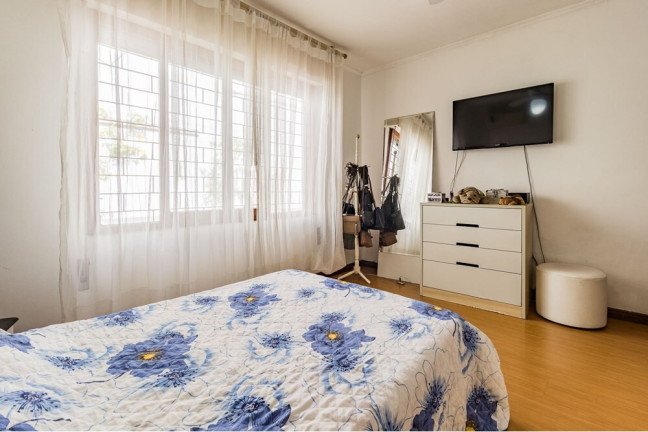 Imagem Casa com 3 Quartos à Venda, 190 m² em São Sebastião - Porto Alegre Imagem Casa com 3 Quartos à Venda, 190 m² em São Sebastião - Porto Alegre