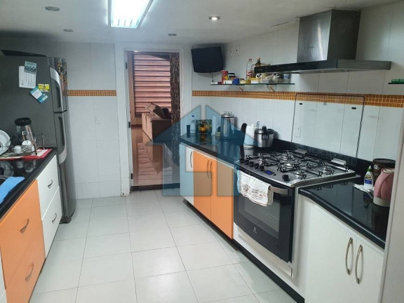 Imagem Casa com 11 Quartos à Venda, 1.800 m² em Vila Velha - Angra Dos Reis Imagem Casa com 11 Quartos à Venda, 1.800 m² em Vila Velha - Angra Dos Reis