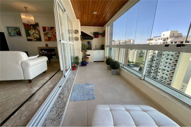 Imagem Imóvel com 3 Quartos à Venda, em Vila Andrade - São Paulo Imagem Imóvel com 3 Quartos à Venda, em Vila Andrade - São Paulo