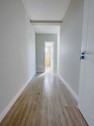 Imagem Apartamento com 3 Quartos à Venda, 135 m² em Centro - Balneário Camboriú Imagem Apartamento com 3 Quartos à Venda, 135 m² em Centro - Balneário Camboriú