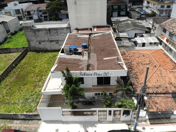 Imagem Casa com 5 Quartos à Venda, 180 m² em Centro - Balneário Camboriú Imagem Casa com 5 Quartos à Venda, 180 m² em Centro - Balneário Camboriú