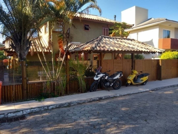 Imagem Casa com 3 Quartos à Venda, 260 m² em Rio Tavares - Florianópolis Imagem Casa com 3 Quartos à Venda, 260 m² em Rio Tavares - Florianópolis